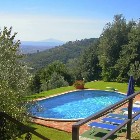 Spacious In With Swimming Pool בית נופש