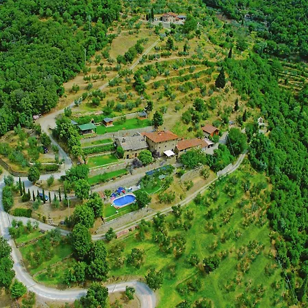 Spacious In With Swimming Pool קורטונה