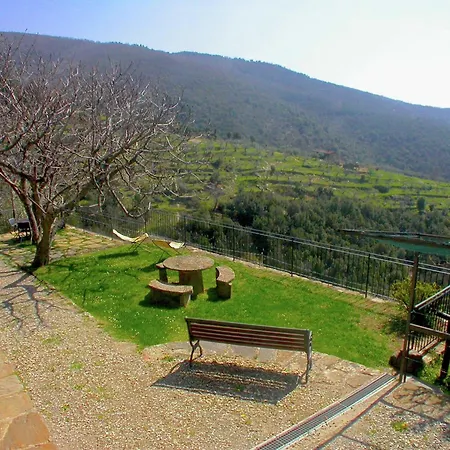 Spacious In With Swimming Pool קורטונה